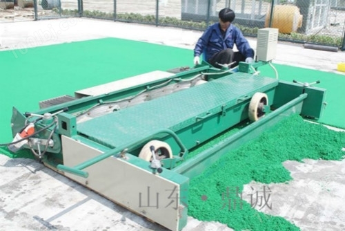 可变频无调速液压传动2.5米塑胶跑道摊铺机价格 人造草坪运动场地自动化铺设机器